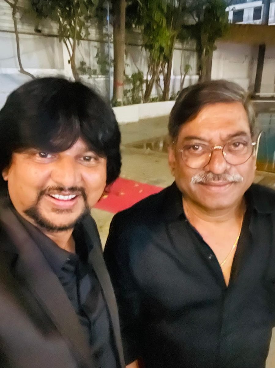 Sarvpriyadarshi with film industry artists